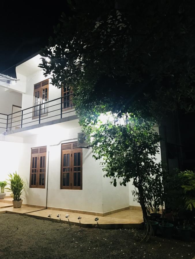 Emarald Holiday Homes Anuradhapura Esterno foto
