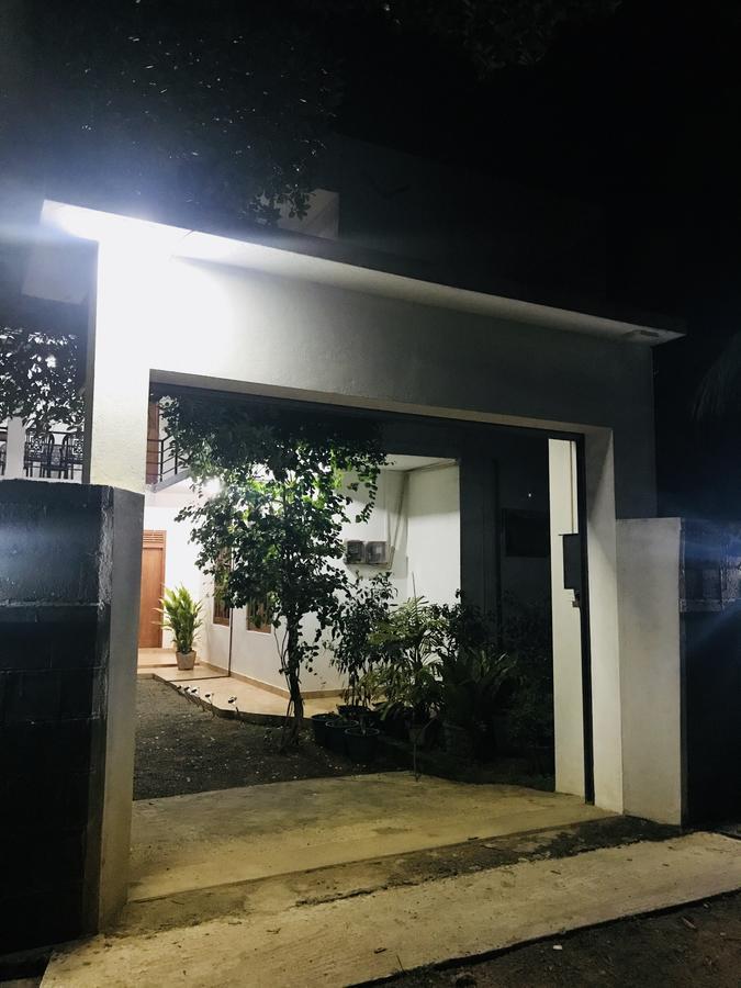 Emarald Holiday Homes Anuradhapura Esterno foto